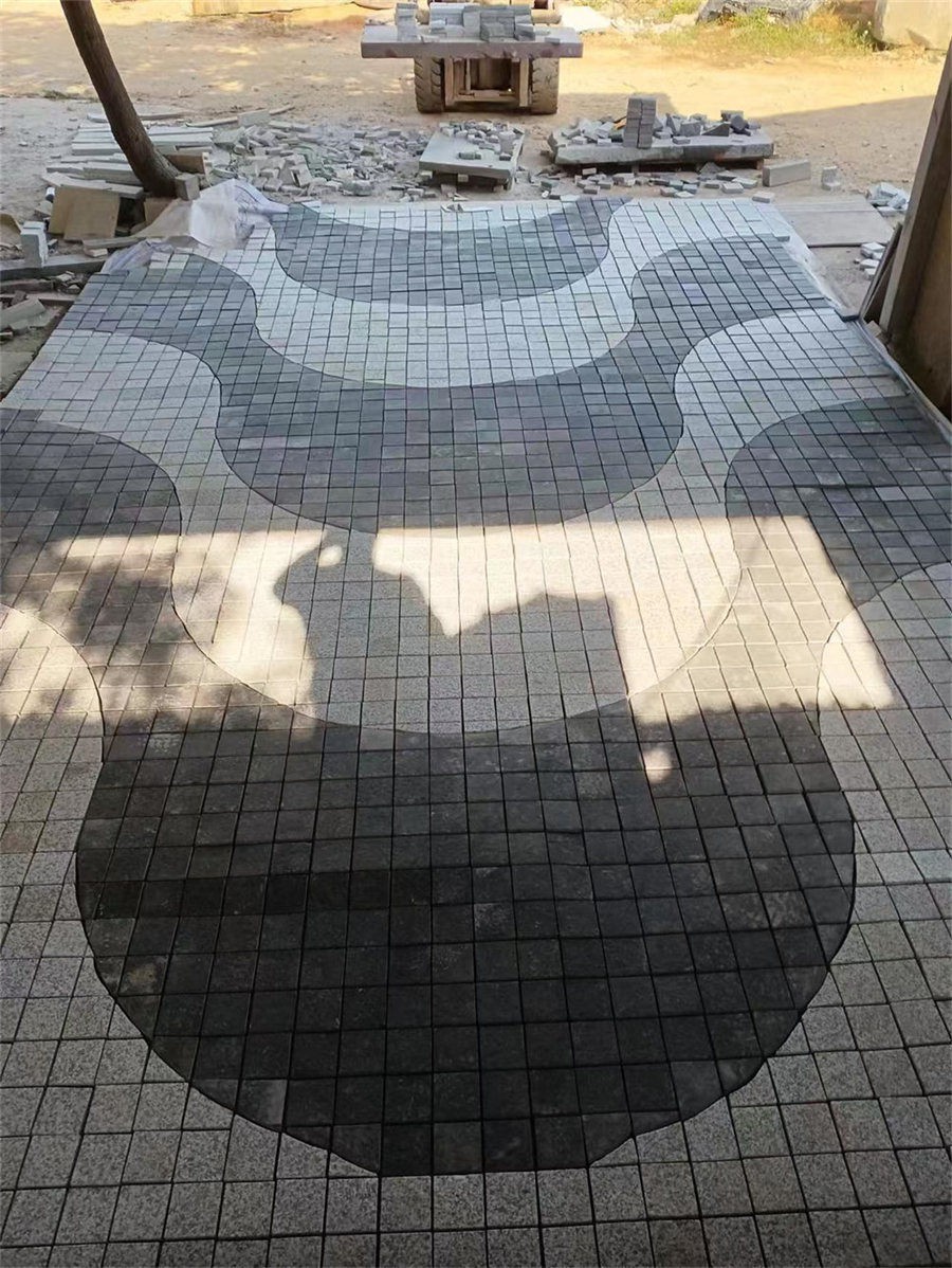 Natural stone cobbles on mesh Natural stone cobbles on mesh